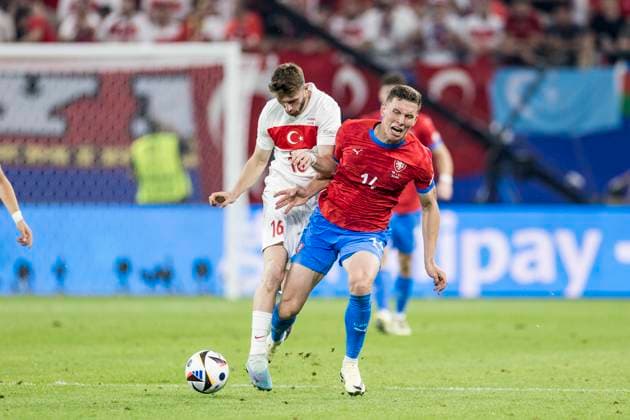 Czechia v Turkey, UEFA EURO, EM, Europameisterschaft,Fussball 2024, Hamburg, Germany Hamburg, Germany. 26th, June 2024. Ismail Yuksek (16) of Turkey and Lukas Provod (14) of Czechia seen during the UEFA Euro 2024 match in Group F between Czechia and Turkey at Volksparkstadion in Hamburg. Hamburg Germany  Copyright: xGonzalesxPhoto LassexLagonix