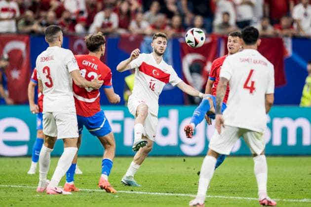 Czechia v Turkey, UEFA EURO, EM, Europameisterschaft,Fussball 2024, Hamburg, Germany Hamburg, Germany. 26th, June 2024. Ismail Yuksek (16) of Turkey seen during the UEFA Euro 2024 match in Group F between Czechia and Turkey at Volksparkstadion in Hamburg. Hamburg Germany  Copyright: xGonzalesxPhoto LassexLagonix