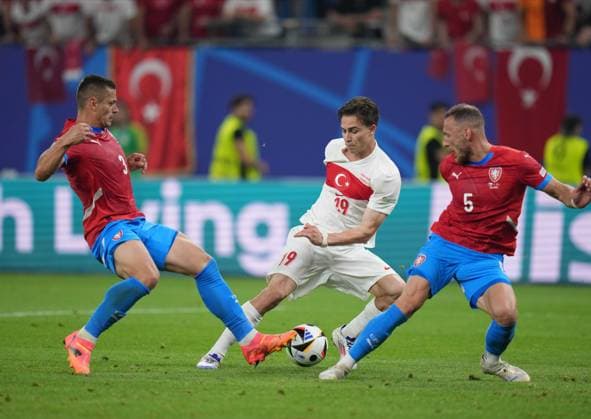 Turkiye s player Kenan Yildiz (C) with Tomas Holes (L) and Vladimir Coufal during UEFA EURO, EM, Europameisterschaft,Fussball 2024 Group F football match between Turkiye and Czechia at Volksparkstadion in Hamburg, Germany, on 26 June, 2024. (Mehmet Sirin Toplaoglu - Depo Photos) 18364675