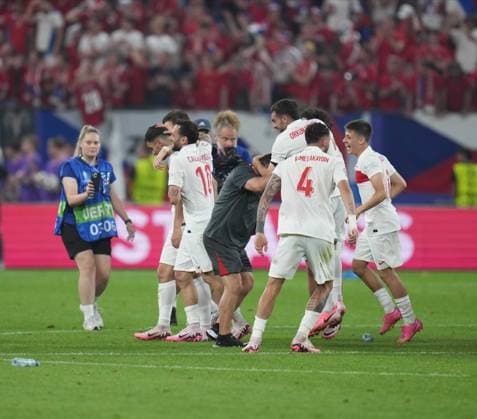 Turkiye s players celebrate their victory after UEFA EURO, EM, Europameisterschaft,Fussball 2024 Group F football match between Turkiye and Czechia at Volksparkstadion in Hamburg, Germany, on 26 June, 2024. (Mehmet Sirin Toplaoglu - Depo Photos) 18364702