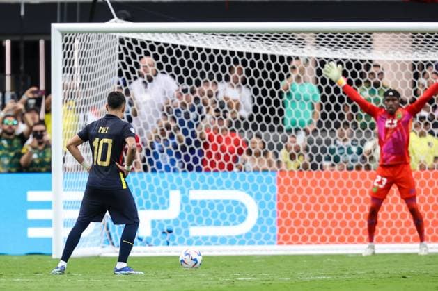 June 26, 2024: Ecuador midfielder Kendry PoÂ¡ez (10) lines up for a penalty kick during the CONMEBOL Copa America Group B Stage match at Allegiant Stadium between Ecuador and Jamaica on June 26, 2024 in Las Vegas, NV. CSM. Las Vegas United States of America - ZUMAc04_ 20240626_zma_c04_029 Copyright: xChristopherxTrimx