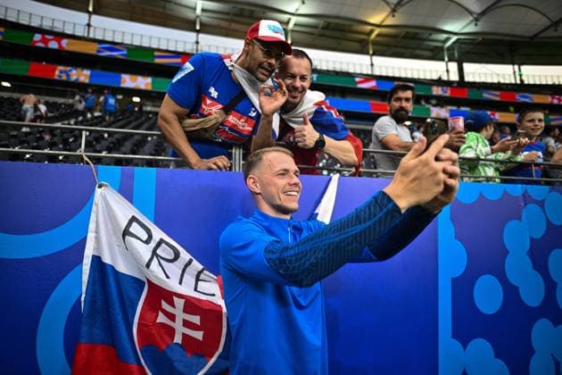 FRANKFURT AM MAIN, GERMANY - JUNE 26: Ondrej Dudaof Slovakia takes a selfies with a fans after the UEFA EURO, EM, Europameisterschaft,Fussball 2024 group stage match between Slovakia and Romania at Frankfurt Arena on June 26, 2024 in Frankfurt am Main, Germany. Photo by Sebastian Frej Slovakia v Romania: Group E - UEFA EURO 2024 Copyright: xSebastianxFrejx