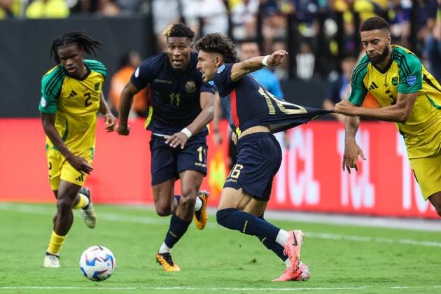 SOCCER: Copa America: Group B Stage Ecuador vs Jamaica JUN 26 June 26, 2024: Ecuador midfielder Jeremy Sarmiento (16) is grabbed by Jamaica defender Michael Hector (3) during the CONMEBOL Copa America Group B Stage match at Allegiant Stadium between Ecuador and Jamaica on June 26, 2024 in Las Vegas, NV. Christopher Trim CSM. (Credit Image: Â Christopher Trim Cal Media) Las Vegas Nevada United States of America EDITORIAL USE ONLY Copyright: xx ZUMA-20240626_zma_c04_043.jpg ChristopherxTrimx csmphotothree267266