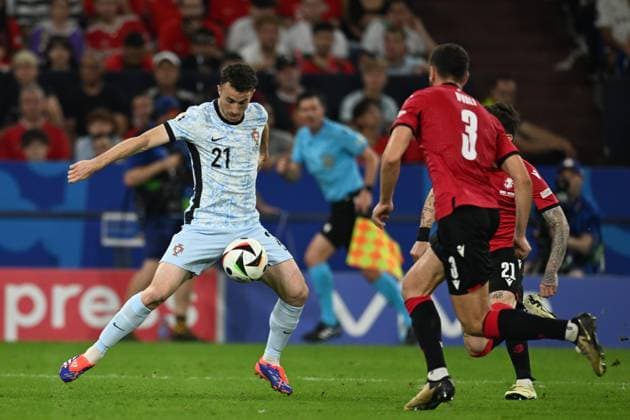Diogo Jota (Portugal)Giorgi Tsitaishvili (Georgia) during the UEFA EURO, EM, Europameisterschaft,Fussball Germany 2024 match between Georgia 2-0 Portugal at Arena AufSchalke on June 26, 2024 in Gelsenkirchen, Germany. Noxthirdxpartyxsales  (257799305)