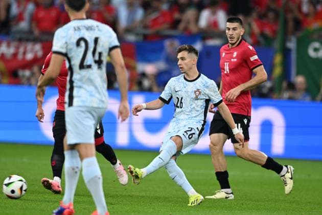 Francisco Conceicao (Portugal)Luka Lochoshvili (Georgia) during the UEFA EURO, EM, Europameisterschaft,Fussball Germany 2024 match between Georgia 2-0 Portugal at Arena AufSchalke on June 26, 2024 in Gelsenkirchen, Germany. Noxthirdxpartyxsales  (257799747)