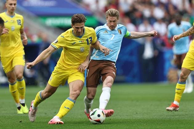 Illya Zabarnyi (Ukraine)Kevin De Bruyne (Belgium) during the UEFA EURO, EM, Europameisterschaft,Fussball Germany 2024 match between Ukraine 0-0 Belgium at Stuttgart Arena on June 26, 2024 in Stuttgart, Germany. Noxthirdxpartyxsales  (257800131)