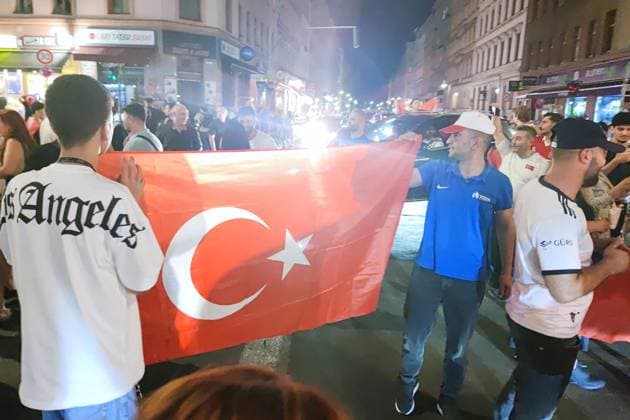 Berlin, Germany, 26 06 2024 Kreuzberg European Football Championship 2024, Group F, Turkey Czech Republic Turks celebrate their teams victory and their place in the round of 16 Copyright: xdtsxNachrichtenagenturx dts_41890