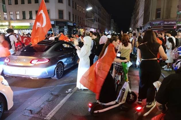Berlin, Germany, 26 06 2024 Kreuzberg European Football Championship 2024, Group F, Turkey Czech Republic Turks celebrate their teams victory and their place in the round of 16 Copyright: xdtsxNachrichtenagenturx dts_41906