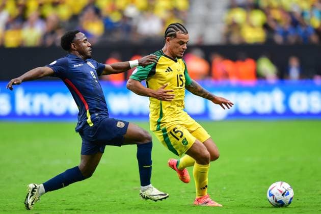 RECORD DATE NOT STATED Copa America USA 2024 Ecuador vs Jamaica John Yeboah (L) f Ecuador fights for the ball with Joel Latibeaudiere (L) of Jamaica during the CONMEBOL Copa America 2024 group B match between Ecuador and Jamaica, at Allegiant Stadium, on June 26, 2024 in Las Vegas, Nevada, United States. LAS VEGAS NEVADA UNITED STATES  Copyright: xIsaacxOrtizx 20240626182556_CA_GB_2024_ECU_JAM_LATIBEAUDIERE65