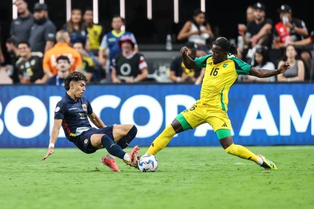 SOCCER: Copa America: Group B Stage Ecuador vs Jamaica JUN 26 June 26, 2024: Ecuador midfielder Jeremy Sarmiento (16) and Jamaica midfielder Karoy Anderson (16) battle for the ball during the CONMEBOL Copa America Group B Stage match at Allegiant Stadium between Ecuador and Jamaica on June 26, 2024 in Las Vegas, NV. Christopher Trim CSM. (Credit Image: Â Christopher Trim Cal Media) Las Vegas Nevada United States of America EDITORIAL USE ONLY Copyright: xx ZUMA-20240626_zma_c04_066.jpg ChristopherxTrimx csmphotothree267296
