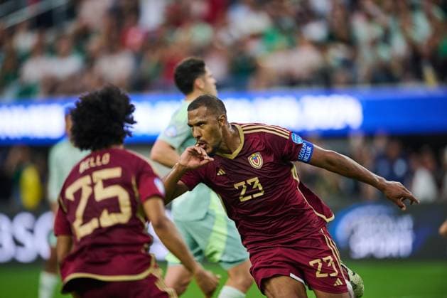 RECORD DATE NOT STATED Copa America USA 2024 Venezuela vs Mexico Salomon Rondon celebrates his goal 1-0 of Venezuela during the CONMEBOL Copa America 2024 group B match between Venezuela and Mexico, at SoFi Stadium, on June 26, 2024 in Inglewood, California, United States. INGLEWOOD CALIFORNIA UNITED STATES  Copyright: xJorgexMartinezx 20240626211922_CA_GB_2024_VEN_MEX_RONDON194
