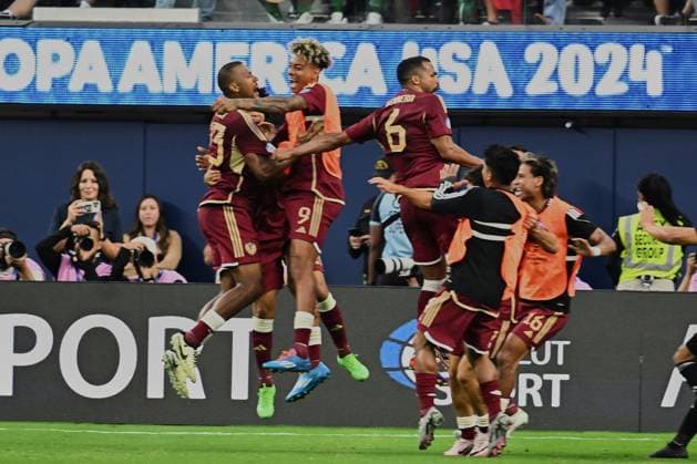 RECORD DATE NOT STATED Copa America USA 2024 Venezuela vs Mexico Salomon Rondon celebrates his goal 1-0 of Venezuela during the CONMEBOL Copa America 2024 group B match between Venezuela and Mexico, at SoFi Stadium, on June 26, 2024 in Inglewood, California, United States. INGLEWOOD CALIFORNIA UNITED STATES  Copyright: xDavidxLeahx 20240626212331_CA_GB_2024_VEN_MEX_RONDON203