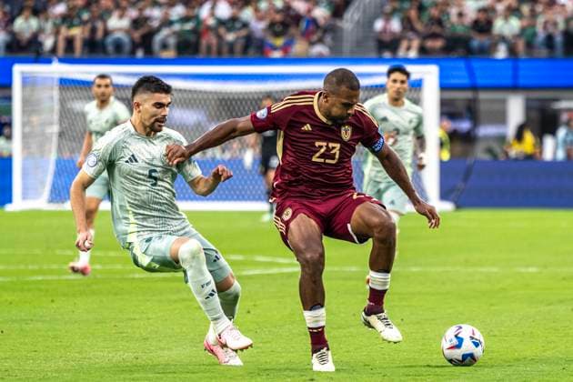 Salomon Rondon of Venezuela and Johan Vasquez of Mexico during the Copa America 2024 CONMEBOL group stage game between Venezuela and Mexico at Estadio SoFi in Los Angeles, California. (Richard Callis SPP) Copyright: xRichardxCallis SPPx spp-en-RiCa-richiecallis240624-1030052