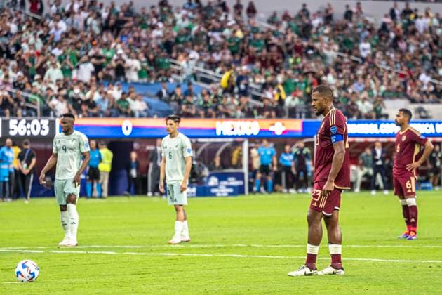 Salomon Rondon of Venezuela prepares to take a penalty during the Copa America 2024 CONMEBOL group stage game between Venezuela and Mexico at Estadio SoFi in Los Angeles, California. (Richard Callis SPP) Copyright: xRichardxCallis SPPx spp-en-RiCa-richiecallis240624-1030117
