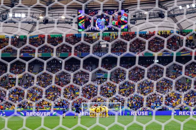 UEFA EURO, EM, Europameisterschaft,Fussball 2024: Ukraine Vs Belgium in Germany - 26 Jun 2024 Team of Ukraine huddle before the UEFA Euro 2024 match between Ukraine and Belgium at MHPArena. Final score; Ukraine 0:0 Belgium. Stuttgart Germany Copyright: xMaciejxRogowskix xSOPAxImagesx MROGOWSKI-07