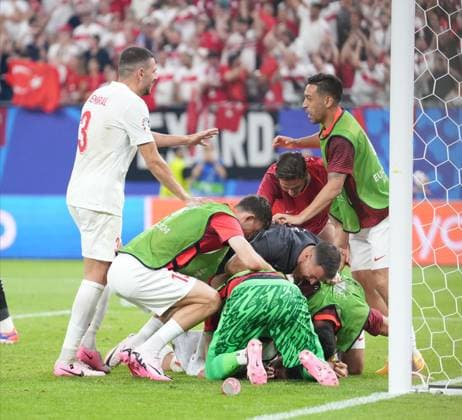 Euro 2024 - Turkey v Czechia Turkiye s players celebrate their victory after UEFA EURO, EM, Europameisterschaft,Fussball 2024 Group F football match between Turkiye and Czechia at Volksparkstadion in Hamburg, Germany, on 26 June, 2024. Photo by Mehmet Sirin Toplaoglu Depo Photos ABACAPRESS.COM Hamburg Germany  Copyright: xDepoxPhotos ABACAx