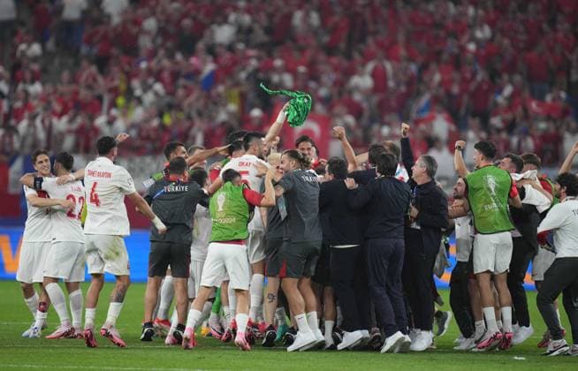 Euro 2024 - Turkey v Czechia Turkiye s players celebrate their victory after UEFA EURO, EM, Europameisterschaft,Fussball 2024 Group F football match between Turkiye and Czechia at Volksparkstadion in Hamburg, Germany, on 26 June, 2024. Photo by Mehmet Sirin Toplaoglu Depo Photos ABACAPRESS.COM Hamburg Germany  Copyright: xDepoxPhotos ABACAx