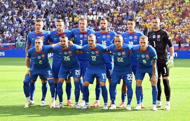 26 06 2024, xsltx, European Football Championship 2024, Slovakia Romania emspor, v l Teamfoto DFL DFB REGULATIONS PROHIBIT ANY USE OF PHOTOGRAPHS as IMAGE SEQUENCES and or QUASI VIDEO Frankfurt