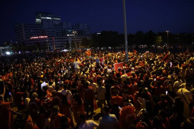 After the match between Turkey and Croatia, Turkish soccer fans celebrated on Hamburgs Reeperbahn Turkish fans after the last group match against the Czech Republic at the European Championships in Hamburg Turkey advances to the round of 16 as group runner-up after a 2-0 win against the Czech Republic On the Reeperbahn, the celebrations were loud with horns, horns and pyrotechnics Hamburg, 26 06 2024 Hamburg Hamburg Hamburg Germany