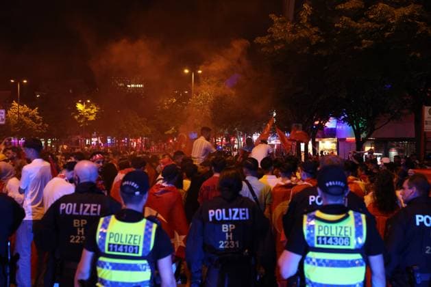 After the match between Turkey and Croatia, Turkish soccer fans celebrated on Hamburgs Reeperbahn Turkish fans after the last group match against the Czech Republic at the European Championships in Hamburg Turkey advances to the round of 16 as group runner-up after a 2-0 win against the Czech Republic On the Reeperbahn, the celebrations were loud with horns, horns and pyrotechnics Hamburg, 26 06 2024 Hamburg Hamburg Hamburg Germany