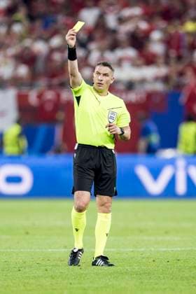 Czechia v Turkey, UEFA EURO, EM, Europameisterschaft,Fussball 2024, Hamburg, Germany Hamburg, Germany. 26th, June 2024. Referee Istvan Kovacs seen during the UEFA Euro 2024 match in Group F between Czechia and Turkey at Volksparkstadion in Hamburg. Hamburg Germany  Copyright: xGonzalesxPhoto LassexLagonix