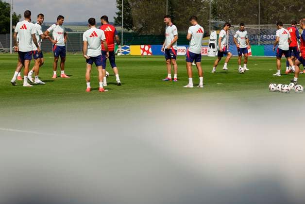 Spain s soccer team players attend a training session ahead of their upcoming Euro2024 match against Georgia, in Donaueschingen, Germany, 27 June 2024. Training session of Spain !ACHTUNG: NUR REDAKTIONELLE NUTZUNG!  Copyright: xJ.J.xGuillénx GRAF8195 20240627-55013989980_1