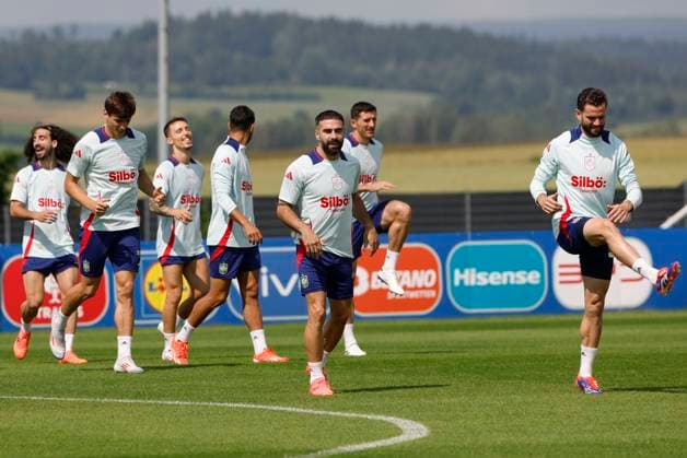 Spain s soccer team players attend a training session ahead of their upcoming Euro2024 match against Georgia, in Donaueschingen, Germany, 27 June 2024. Training session of Spain !ACHTUNG: NUR REDAKTIONELLE NUTZUNG!  Copyright: xJ.J.xGuillénx GRAF8202 20240627-55013989998_1