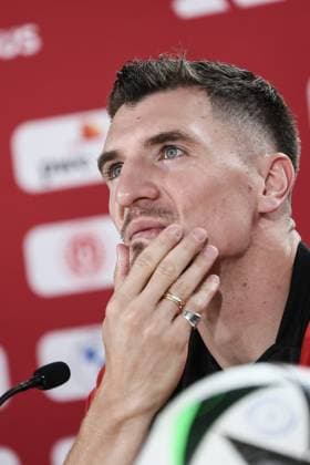 Belgium s Thomas Meunier pictured during a press conference, PK, Pressekonferenz of Belgian national soccer team Red Devils, Thursday 27 June 2024 in Freiberg am Neckar, Germany, during the UEFA EURO, EM, Europameisterschaft,Fussball 2024 European Soccer Championships. The Red Devils play in Group E at the Euro 2024 European Championships in Germany. After finishing second in the group, they advance to the eighth finals, to play against France next Monday. BRUNOxFAHY x95365648x