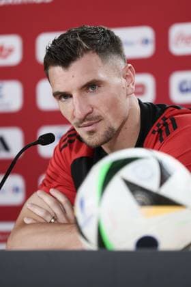 Belgium s Thomas Meunier pictured during a press conference, PK, Pressekonferenz of Belgian national soccer team Red Devils, Thursday 27 June 2024 in Freiberg am Neckar, Germany, during the UEFA EURO, EM, Europameisterschaft,Fussball 2024 European Soccer Championships. The Red Devils play in Group E at the Euro 2024 European Championships in Germany. After finishing second in the group, they advance to the eighth finals, to play against France next Monday. BRUNOxFAHY x95365686x