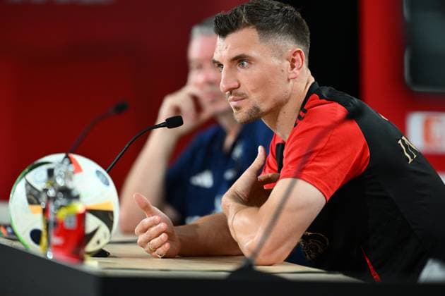 Belgium Media Activities - UEFA EURO, EM, Europameisterschaft,Fussball 2024 27 06 2024 FREIBERG AM NECKA, GERMANY - JUNE 27 : Meunier Thomas defender of Belgium talking to the press during a press conference, PK, Pressekonferenz of the Belgian Red Devils at the UEFA EURO 2024 European Football Championship tournament on June 27, 2024 in Freiberg am Necka, Germany, 27 06 2024 Freiberg am Necka Germany  Copyright: xVincentxKalutx