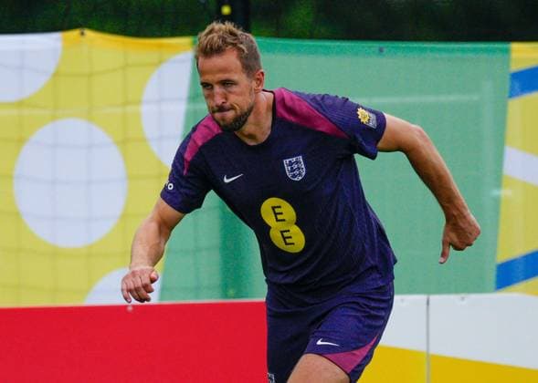 Harry Kane of England England Training, UEFA European Championship, EM, Europameisterschaft 2024, Football, Spa & Golf Resort Weimarer Land, Blankenhain, Germany, 27 Jun 2024 EDITORIAL USE ONLY No use with unauthorised audio, video, data, fixture lists, club league logos or live services. Online in-match use limited to 120 images, no video emulation. No use in betting, games or single club league player publications. Copyright: xDavexShopland Shutterstockx 14559245ct