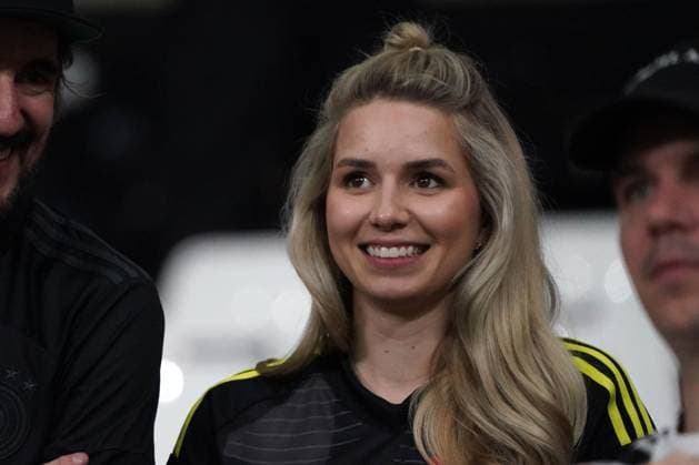 EURO 2024, Football, UEFA Euro 2024, EM 2024, Group stage, Group A, Switzerland Germany, 23 06 2024, Frankfurtarena , Frankfurt , Anika Bissel, girlfriend Manuel Neuer, Germany, action, single picture