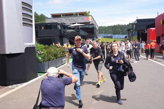 Formula 1 Austrian Grand Prix 2024 27 06 2024, Red Bull Ring, Spielber, Formula 1 Austrian Grand Prix 2024 , in the picture Max Verstappen NLD , Oracle Red Bull Racing is late and runs to the press conference nordphotoxGmbHx xBratic nph00250
