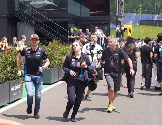 27 06 2024, Red Bull Ring, Spielber, Formula 1 Austrian Grand Prix 2024 , pictured Max Verstappen NLD , Oracle Red Bull Racing is late and runs to the press conference Defodi 506 20240627 hbr 0915 Defodi-506