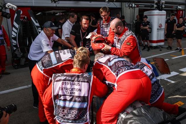 Marshall, commissaire de piste, marshal, marshalls, marshals Etrication exercise Haas F1 Team during the Formula 1 Qatar Airways Austrian Grand Prix 2024, 11th round of the 2024 Formula One World Championship, WM, Weltmeisterschaft from June 28 to 30, 2024 on the Red Bull Ring, in Spielberg, Austria - F1 - AUSTRIAN GRAND PRIX 2024 DPPI Panoramic 240627_R11_AUSTRIA_DP_XB5_6373