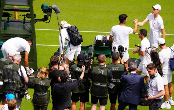 Carlos Alcaraz greets Jannik Sinner on Centre Court during practice Wimbledon Tennis Championships, Practice and Previews, The All England Lawn Tennis and Croquet Club, London, UK - 27 Jun 2024  Copyright: xJavierxGarcia Shutterstockx 14560174dd