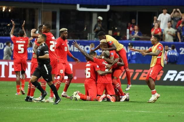 ATLANTA, GA - JUNE 27: The Panama players celebrate the win after the CONMEBOL Copa America match between Panama and the United States on June 27, 2024 at Mercedes-Benz Stadium in Atlanta, Georgia. (Photo by Michael Wade Icon Sportswire) SOCCER: JUN 27 CONMEBOL Copa America - Panama vs United States EDITORIAL USE ONLY Icon06272429