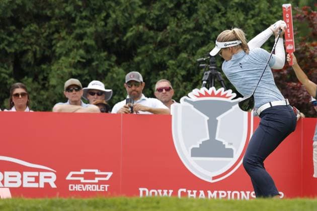MIDLAND, MI - JUNE 27: LPGA, Golf Damen golfer Brooke Henderson plays her tee shot on the 17th hole during the first round of the LPGA Dow Championship on June 27, 2024, at Midland Country Club in Midland, Michigan. (Photo by Brian Spurlock Icon Sportswire) GOLF: JUN 27 LPGA Dow Championship EDITORIAL USE ONLY Icon24062774