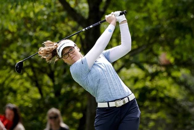 MIDLAND, MI - JUNE 27: LPGA, Golf Damen player Brooke Henderson plays her tee shot on the 9th hole during the first round of the LPGA Dow Championship on June 27, 2024, at Midland Country Club in Midland, Michigan. (Photo by Brian Spurlock Icon Sportswire) GOLF: JUN 27 LPGA Dow Championship EDITORIAL USE ONLY Icon240627107