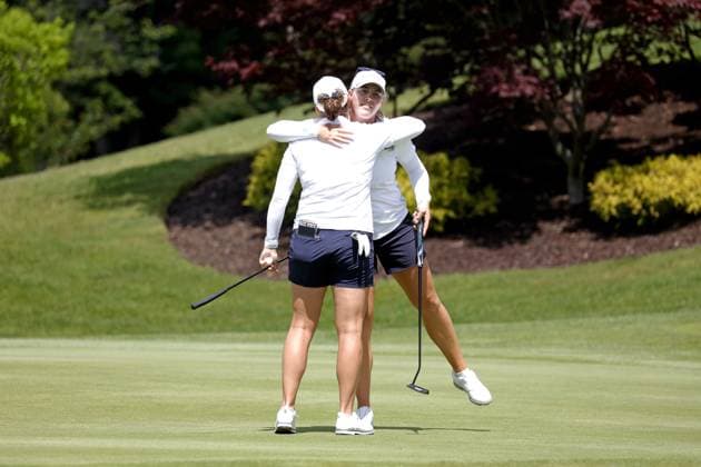MIDLAND, MI - JUNE 27: LPGA, Golf Damen player Jennifer Kupcho hugs Ally Ewing after finishing on the 9th hole during the first round of the LPGA Dow Championship on June 27, 2024, at Midland Country Club in Midland, Michigan. (Photo by Brian Spurlock Icon Sportswire) GOLF: JUN 27 LPGA Dow Championship EDITORIAL USE ONLY Icon240627122