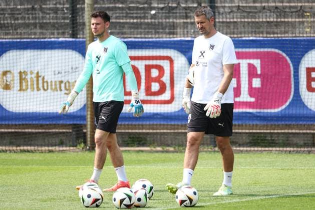 SOCCER - UEFA EURO, EM, Europameisterschaft,Fussball 2024 BERLIN,GERMANY,28.JUN.24 - SOCCER -UEFA EURO 2024, OEFB, Oesterreichischer Fussball-Bund, training. Image shows Heinz Lindner and goal keeper coach Michael Gspurnig (AUT).  GEPAxpictures xArminxRauthner