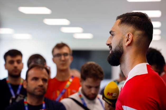 Georgian National Soccer Team goalkeeper Giorgi Mamardashvili addresses a press conference, PK, Pressekonferenz in Velbert, Germany, 28 June 2024. The team prepares its Euro2024 round of 16 game against Spain on next 30 June. Georgia s presser !ACHTUNG: NUR REDAKTIONELLE NUTZUNG!  Copyright: xALBERTOxESTEVEZx GRAF9030 20240628-55014004389_1