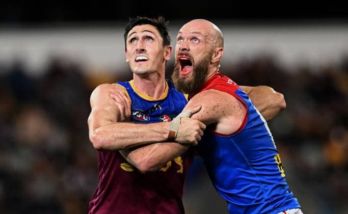 Bilder des Jahres 2024, Sport 06 Juni Sport Themen der Woche KW26 Sport Bilder des Tages AFL LIONS DEMONS, Oscar McInerney (left) of the Lions and Max Gawn of the Melbourne Demons (right) contest for the ball during the AFL Round 16 match between the Brisbane Lions and the Melbourne Demons at The Gabba in Brisbane, Friday, June 28, 2024.( NO ARCHIVING, EDITORIAL USE ONLY, NO USE IN BOOKS WITHOUT CONSENT BRISBANE QUEENSLAND AUSTRALIA  Copyright: xDARRENxENGLANDx 20240629159357942980