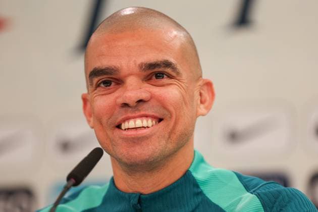 Sport Themen der Woche KW26 EM 2024: Portugal Pressekonferenz mit Pepe in Marienfeld 28.06.2024 Pressekonferenz mit Pepe ( 3, Portugal) *** EM 2024 Portugal Press conference with Pepe in Marienfeld 28 06 2024 Press conference with Pepe 3, Portugal MH