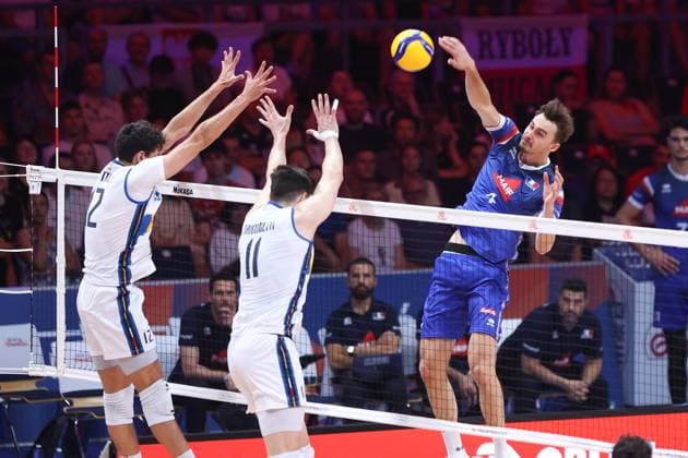 LODZ 28.06.2024 SIATKOWKA MEZCZYZN LIGA NARODOW 2024 TURNIEJ FINALOWY - CWIERCFINAL: WLOCHY - FRANCJA --- MENS VOLLEYBALL NATIONS LEAGUE 2024 FINAL ROUND - QUARTERFINAL MATCH IN LODZ: ITALY - FRANCE N Z JEAN PATRY FOT. ANNA KLEPACZKO FOTOPYK NEWSPIX.PL --- Newspix.pl POLAND OUT!  240628LUM020