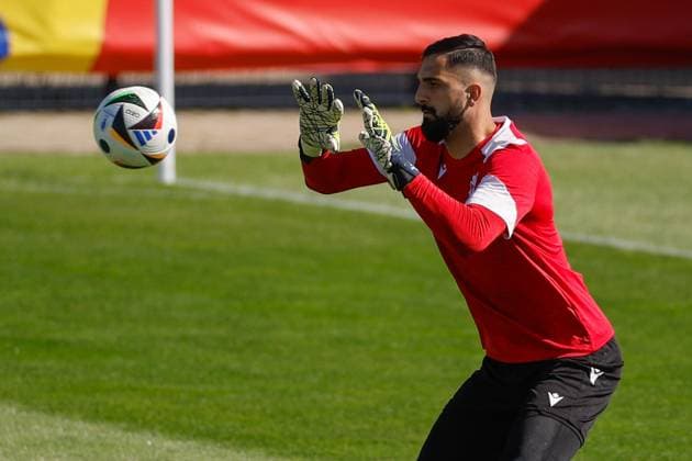Georgia s goalkeeper Giorgi Mamardashvili takes part during a training session in Velbert, Germany, 28 June 2024. The team prepares its Euro2024 round of 16 soccer game against Spain on next 30 June. Georgia s training session !ACHTUNG: NUR REDAKTIONELLE NUTZUNG!  Copyright: xALBERTOxESTEVEZx GRAF9080 20240628-55014005446_1