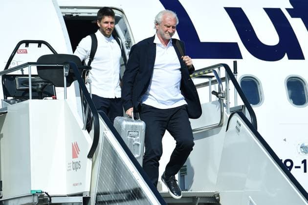 Dortmund Airport welcomes the German national team The German national team arriving at Dortmund Airport Rudi Völler Director National Teams Germany xRx