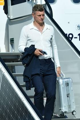 Dortmund Airport welcomes the German national team The German national team arriving at Dortmund Airport Toni Kroos Germany xRx
