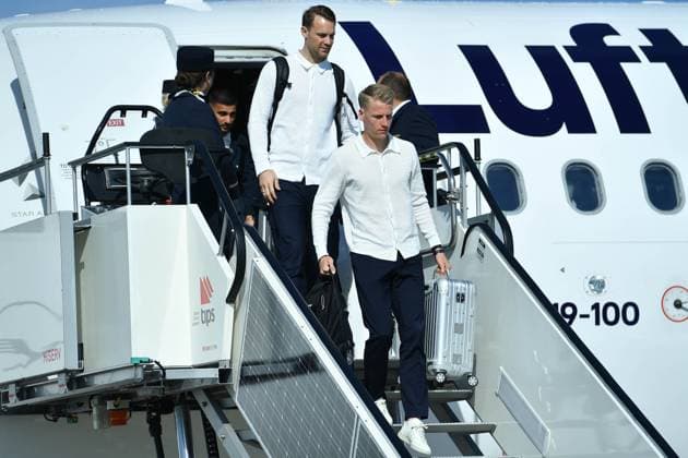 Dortmund Airport welcomes the German national team The German national team arriving at Dortmund Airport Chris Jan Führich Germany , front Manuel Neuer Germany , back xRx