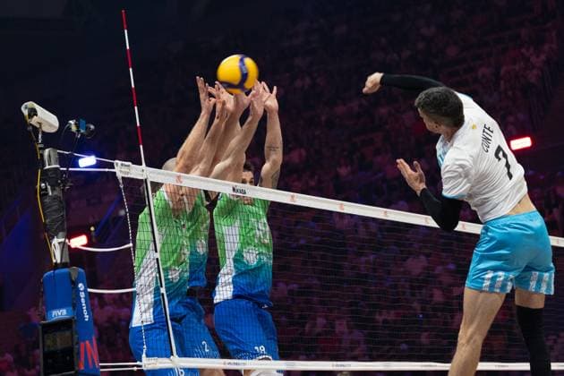 Slovenia - Argentina 28.06.2024 Lodz, Poland, men s Volleyball Nations League, final round quarter finals , game ( match ) Slovenia - Argentina ; image shows: Facundo Conte (R) Kelmen Cebulj (2R) Alen Pajenk (2L) Gregor Ropret (L) photo Katarzyna Plewczynska Fotostyk Copyright: xFotostykxPhotoxAgencyx 20240628FCTKP1331